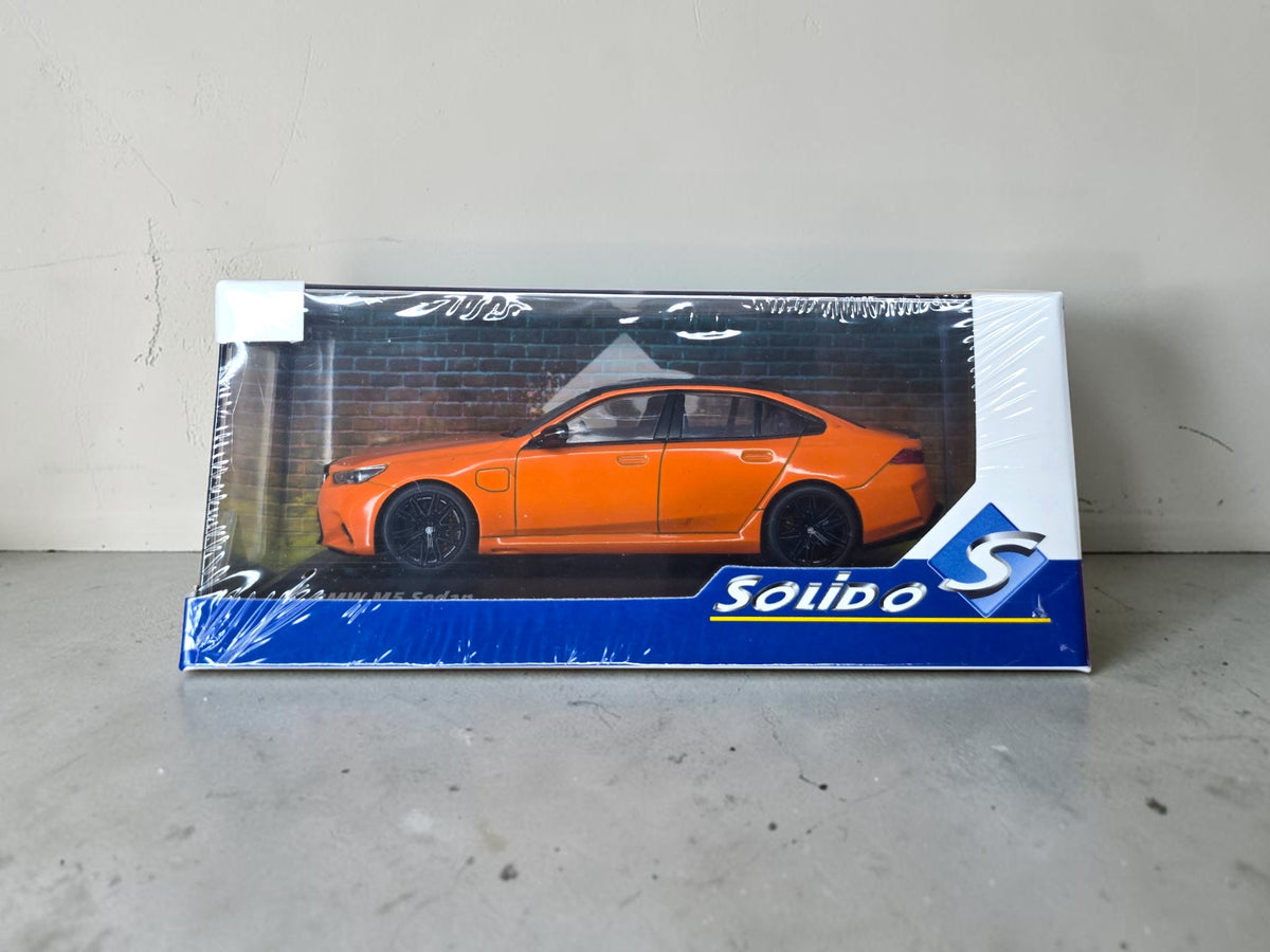 Solido BMW M5 Sedan 2024 Fire Orange III 1/43 S4317552 – Neuve Scellée