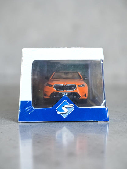 Solido BMW M5 Sedan 2024 Fire Orange III 1/43 S4317552 – Neuve Scellée