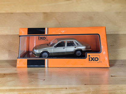 IXO Opel Senator A2 1983 Beige métallisé 1/43 CLC521N.22 – Neuve