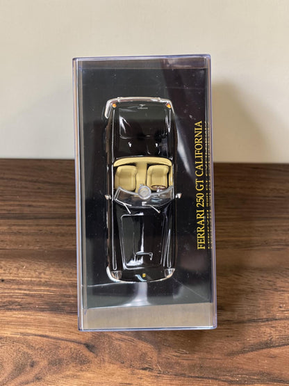 Ferrari 250 GT California noire miniature 1/43 avec vitrine