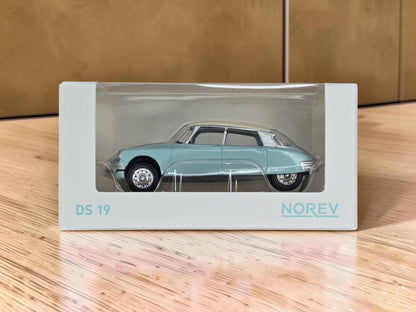 Citroën DS 19 Bleu Clair Toit Crème 1/64 Norev