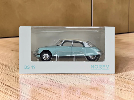 Citroën DS 19 Bleu Clair Toit Crème 1/64 Norev